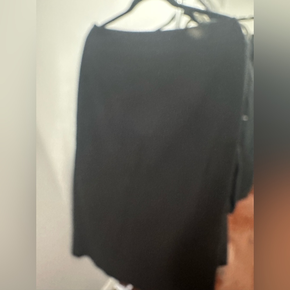 Bass long skit with kick slit in back like new black